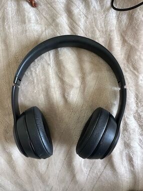 Beats by Dre Black Over-Ear Wireless Headphones with Charger. Case not included